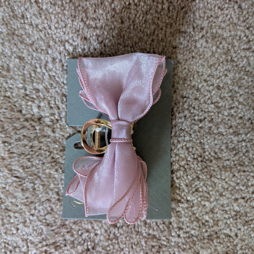NWT Elegant Pink Hair Clip